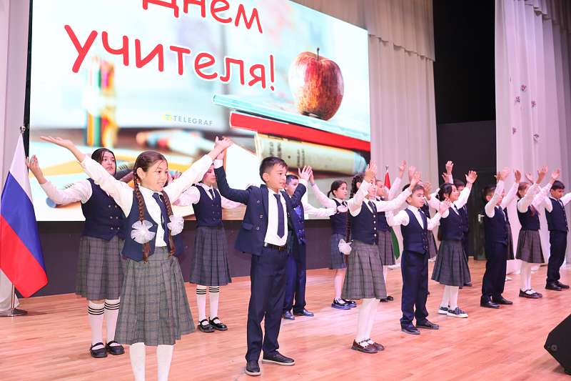 День учителя в школе имени А.П. Чехова